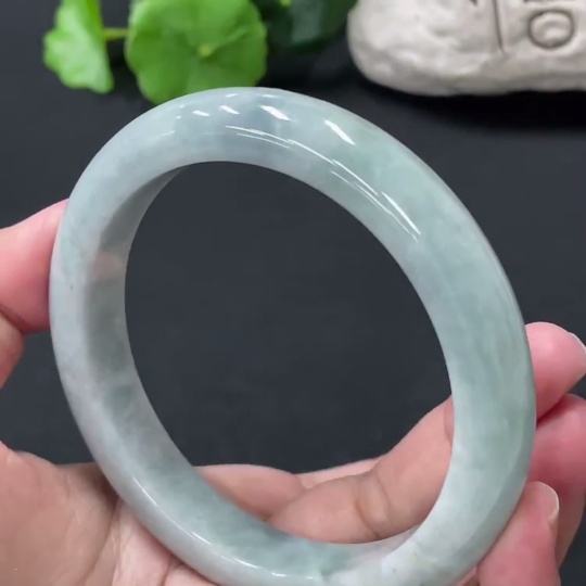 F29386965 Jadeite Round Bangle