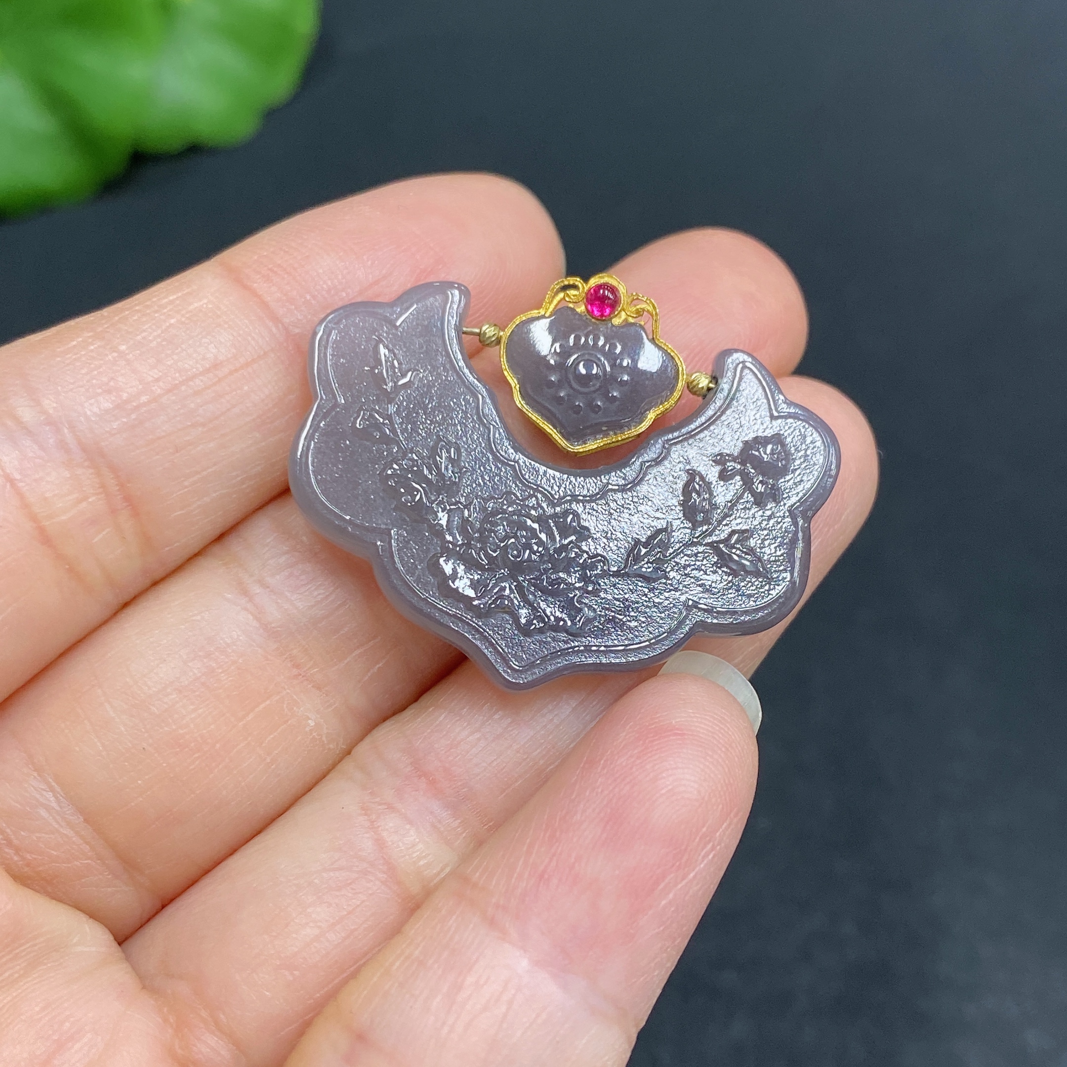 H31585253 Hetian Jade Pendant, Antique-style Plaque, 73% Gold Content, Total Weight Approx. 5.3g
