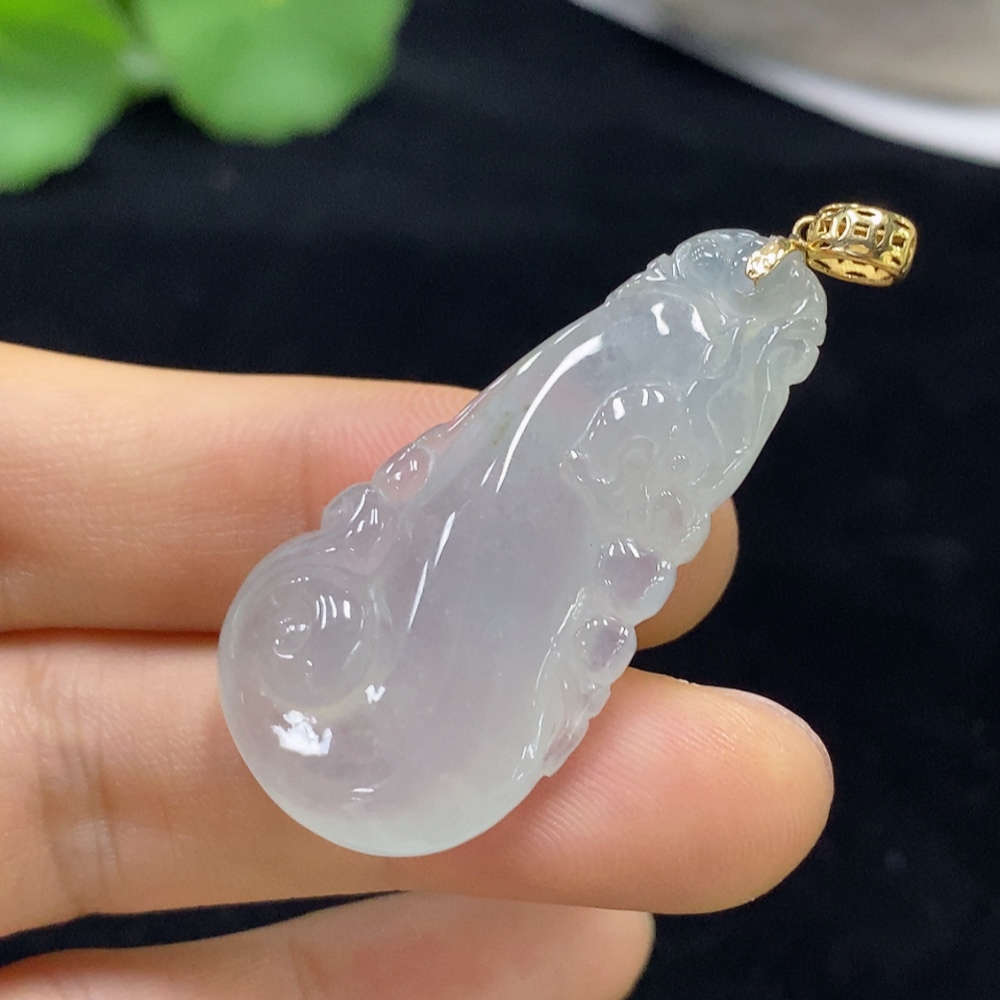 F31639720 Jadeite Pendant with 18k Clasp, Total Weight Approximately 8.46g