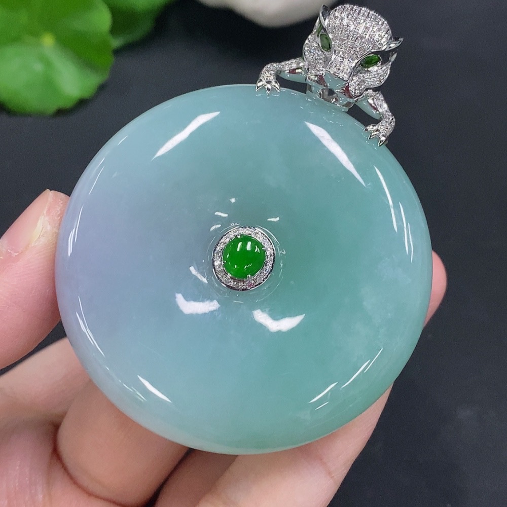F23599394 Jadeite Peace Knot with 18K Gold, Total Weight Approx. 89.8g