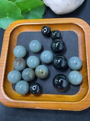 H46502987 和田玉珠子 一手走  货品总重约74.7g