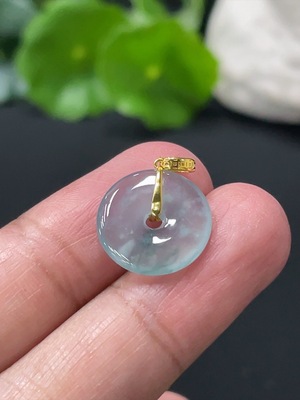 F27070049 Jadeite Safety Pendant with 18k Gold Clasp, Total Weight Approx. 1g