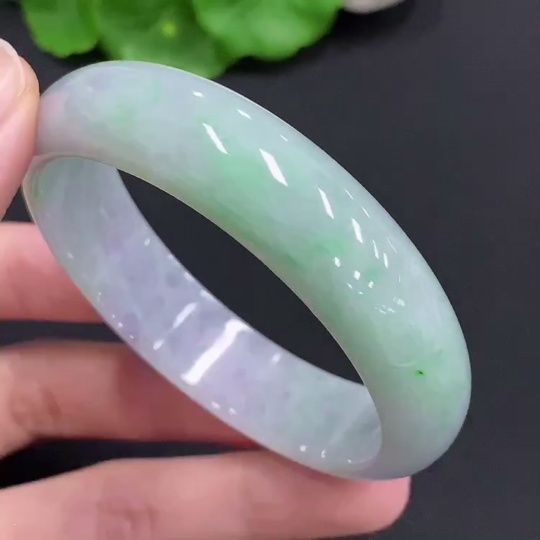 F30542981 Jadeite Round Bangle, Total Weight Approx. 52g, Size 55.2, with Crack
